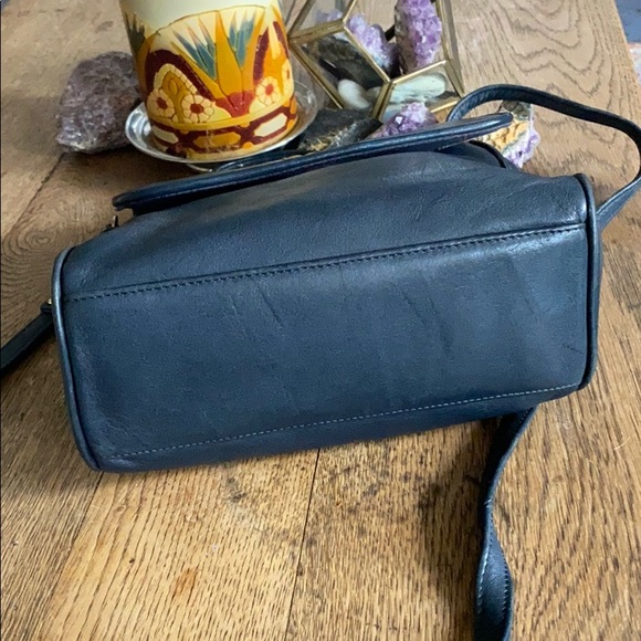 Vintage Etienne Aigner crossbody bag - Picture 4 of 8